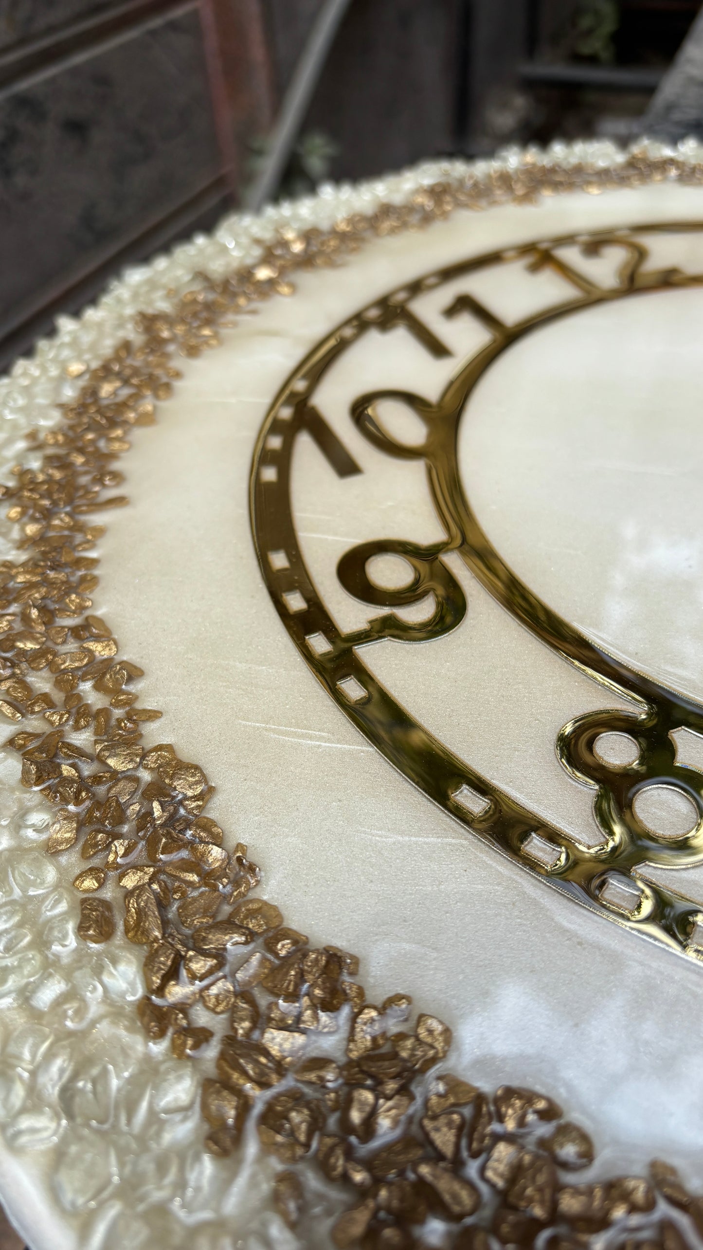 LUXE IVORY RESIN CLOCK