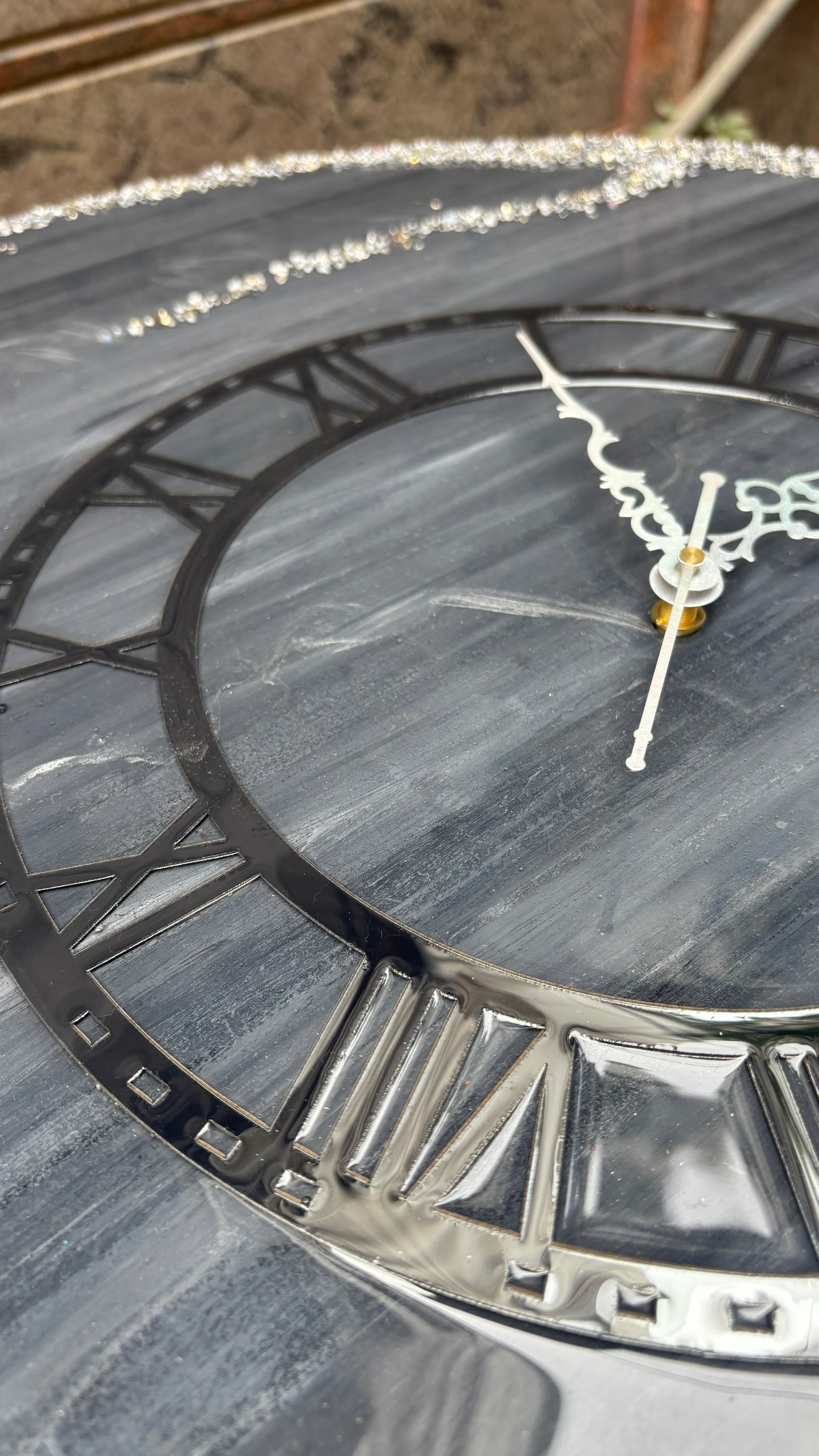 CHARCOAL CRYSTAL RESIN CLOCK