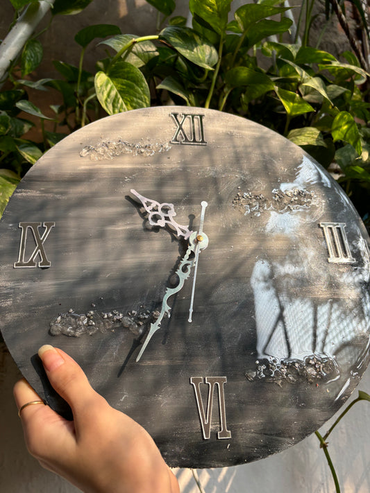 GRADIENT ELEGANCE – SLATE GREY RESIN CLOCK (12")