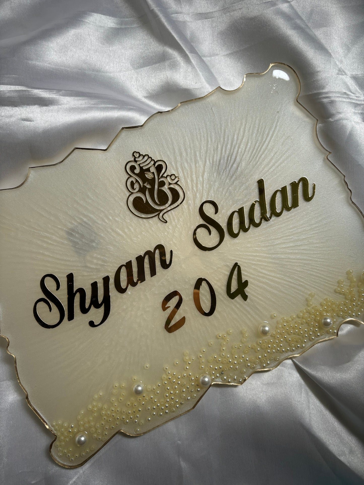 9’12 INCH GOLDEN PEARL ELEGANCE NAMEPLATE