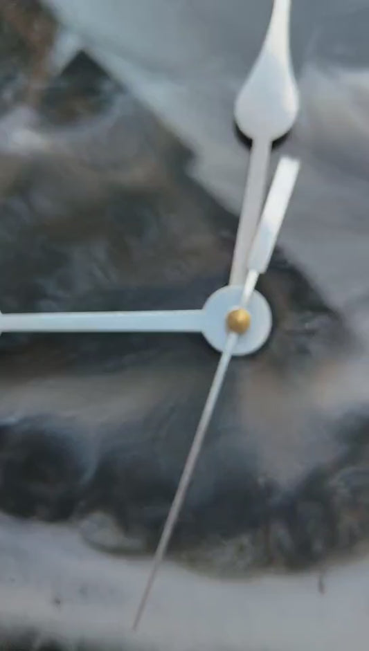 MIDNIGHT GLIMMER – DESIGNER RESIN CLOCK