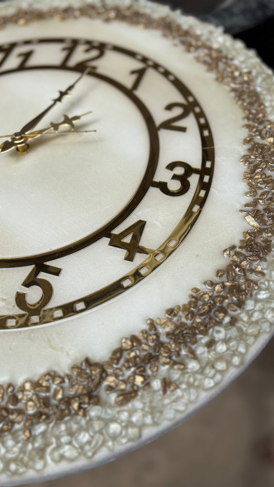 LUXE IVORY RESIN CLOCK