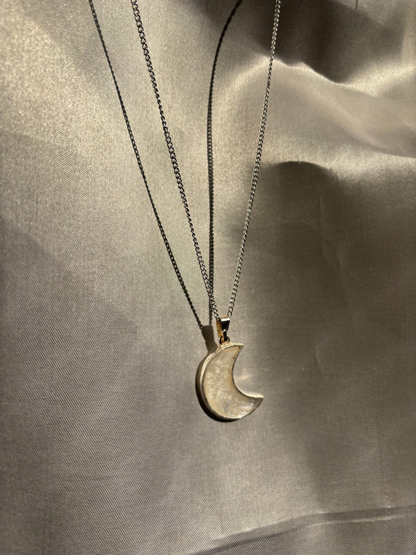 LUNAR GLOW PENDANT