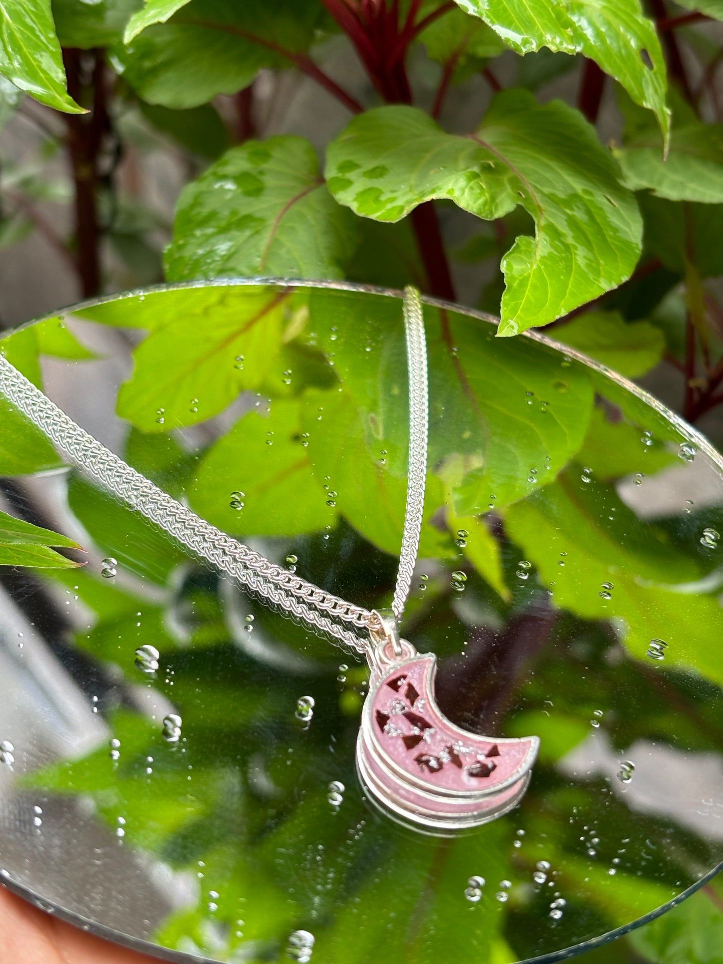 MOON-SHAPED PENDANT PRESERVED WITH ROSE PETALS