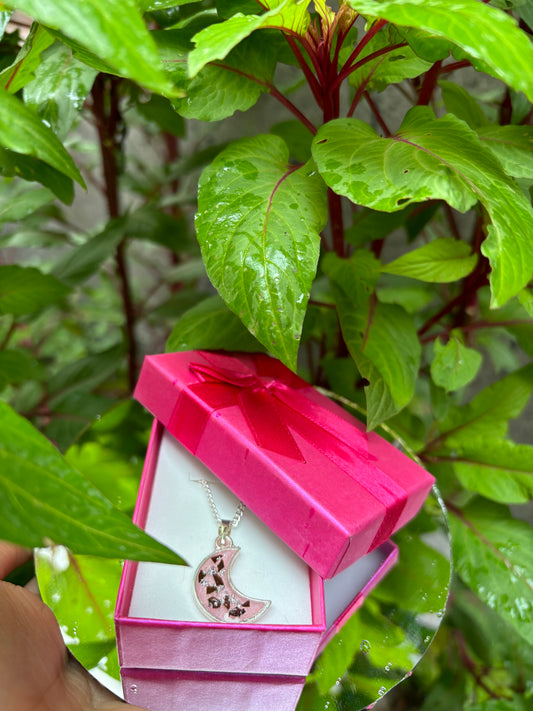 MOON-SHAPED PENDANT PRESERVED WITH ROSE PETALS