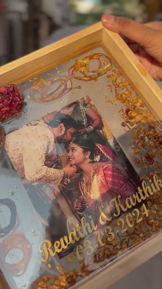 THE GOLDEN KNOT WOODEN FRAME