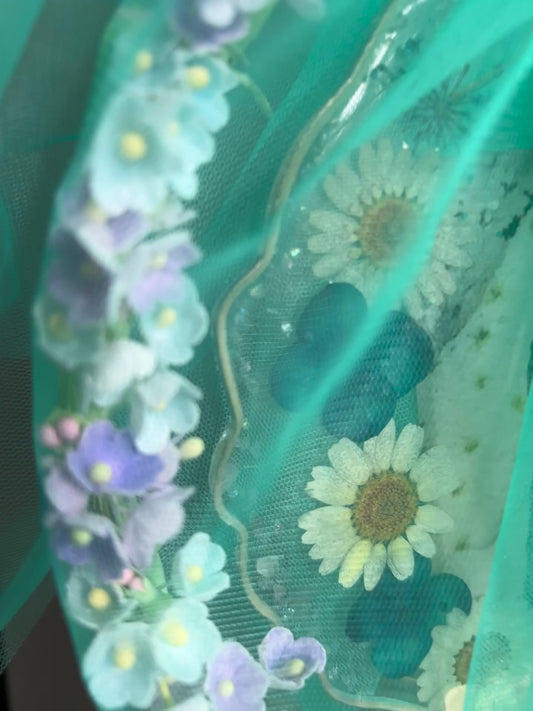 BLOSSOM AND BOND FRAME