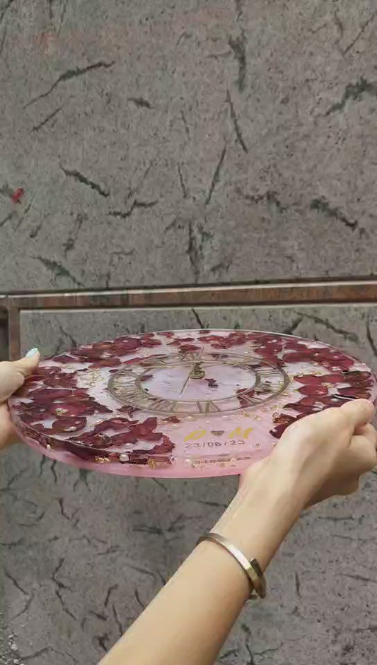 TURN YOUR FLOWERS INTO TIMELESS WALL CLOCKS